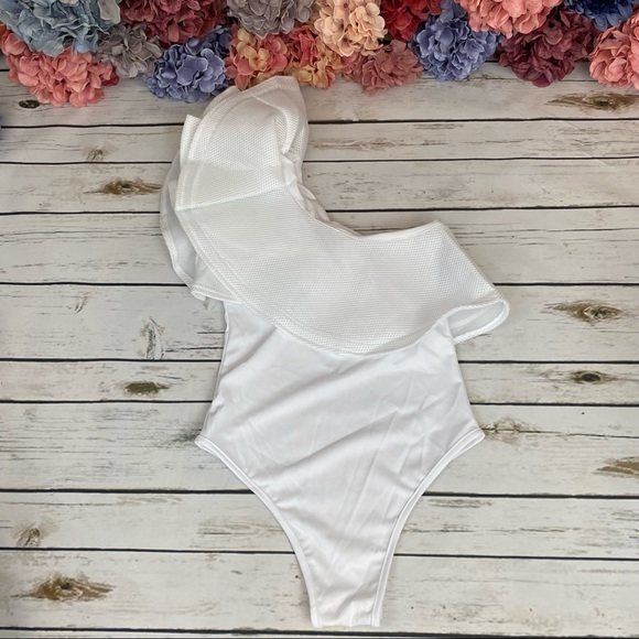 Avant Garde Ruffled One Shoulder Bodysuit Swimsuit - Picture 12 of 16